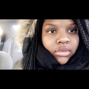 Meet your Posher, Elyssa